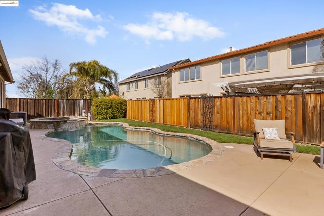 5282 Fern Ridge Cir, Discovery Bay CA: https://media.crmls.org/mediaz/d547d304-25ab-4a3c-8b62-1d7465025320.jpg