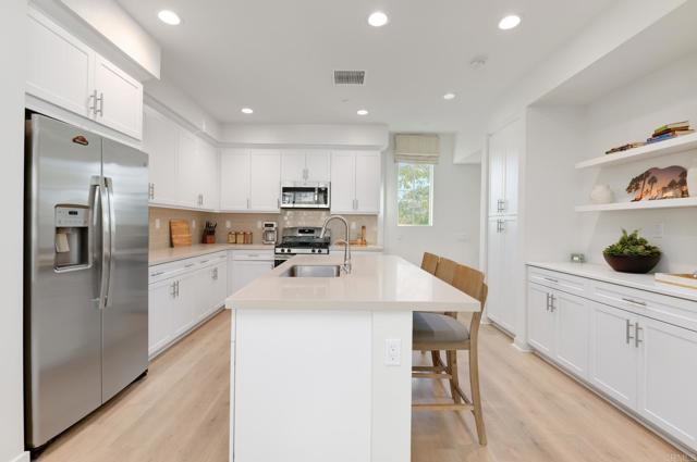 Detail Gallery Image 4 of 30 For 319 Lagoon Way, Santee,  CA 92071 - 2 Beds | 2 Baths