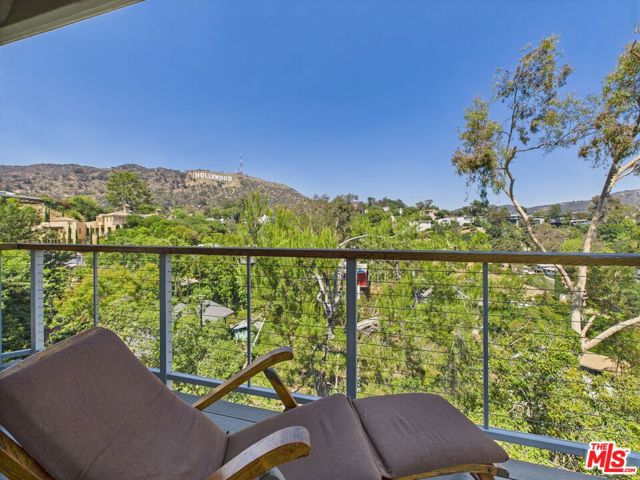 3162 Durand Drive, Los Angeles CA: https://media.crmls.org/mediaz/d5482a3d-7260-49ac-a09c-ec861cc18cef.jpg