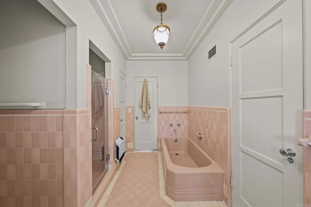 https://media.crmls.org/mediaz/d54832d8-0fea-4ab9-b23e-03be98b9286e.jpg?preset=X-Large