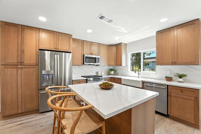 3777 Poe Street, San Diego CA: https://media.crmls.org/mediaz/d548c4bf-37fd-4bec-8f4c-62851cfed994.jpg