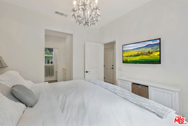 21990 Moveo Drive, Santa Clarita CA: https://media.crmls.org/mediaz/d548d133-24c9-40cb-9584-682dbf2f006d.jpg