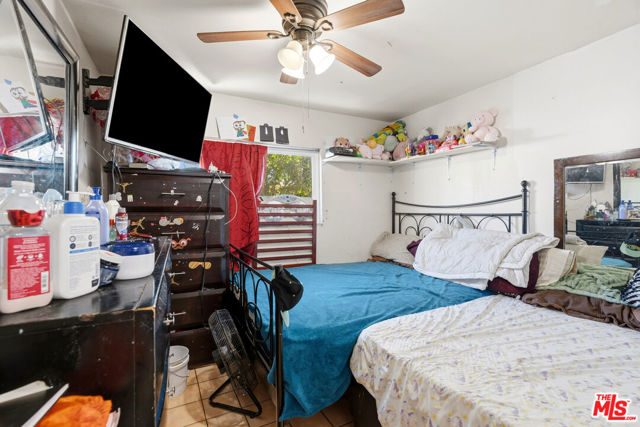 547 N St Louis Street, Los Angeles CA: https://media.crmls.org/mediaz/d548e0e1-a650-4b68-b33b-04d51e249515.jpg