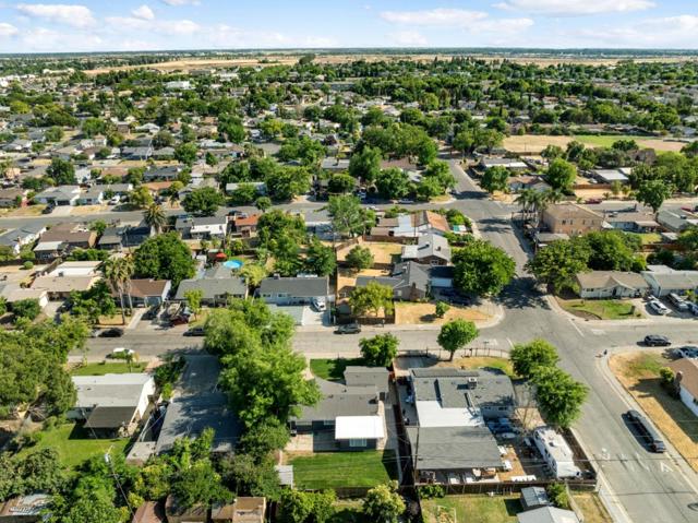 2621 Wood Violet Way, Sacramento CA: https://media.crmls.org/mediaz/d5492a58-98d0-4563-b739-757a01c2f960.jpg