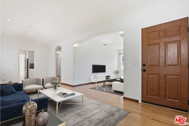 1710 Santa Paula Place, Glendale CA: https://media.crmls.org/mediaz/d54a1aa1-960c-4ffd-9b43-6e23be580be8.jpg