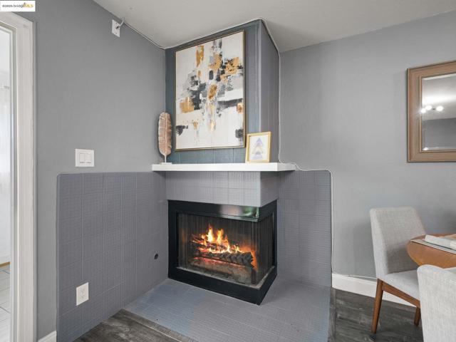 2106 Otis Dr, Alameda CA: https://media.crmls.org/mediaz/d54a6457-5b26-4ff2-be87-246e94cb3797.jpg