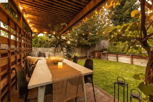 2451 Carmel St, Oakland CA: https://media.crmls.org/mediaz/d54aba70-47f5-4e7e-a2d0-32f0dd619c46.jpg