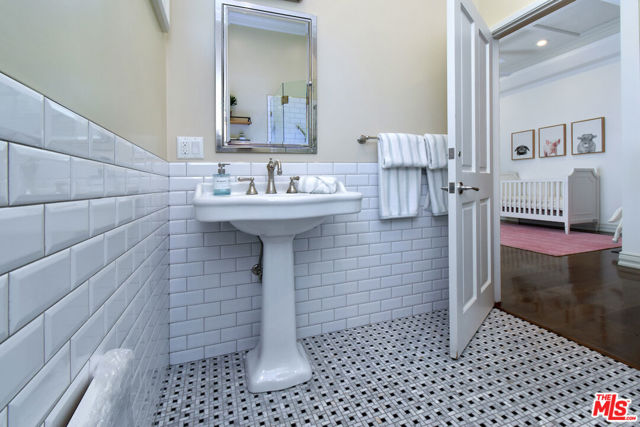 4177 KESTER Avenue, Sherman Oaks CA: https://media.crmls.org/mediaz/d54b2298-e11f-4df0-8d7e-e49278025276.jpg