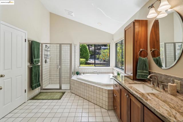 1037 Silverhill Dr, Lafayette CA: https://media.crmls.org/mediaz/d54bbaa8-e9eb-452a-8ac1-03894c11c6b7.jpg