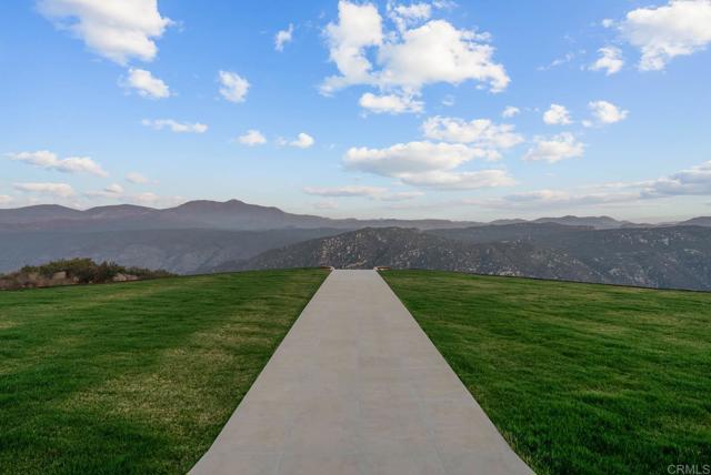 24949 Thunder Mountain Road, Ramona CA: https://media.crmls.org/mediaz/d54c6879-9ba2-467f-ac84-dd7ebd1dd8ab.jpg