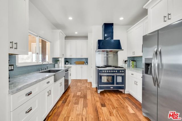 1709 Buckingham Road, Los Angeles CA: https://media.crmls.org/mediaz/d54d4994-3635-4cae-ac80-dce55e947c85.jpg
