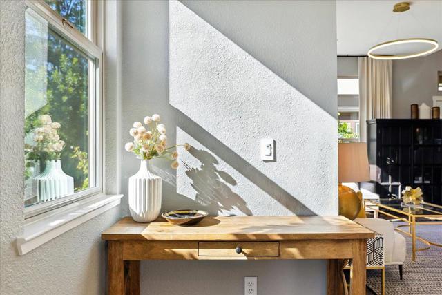324 Cherokee Loop, Mountain View CA: https://media.crmls.org/mediaz/d54dfc1a-a3bf-4b06-952a-3f4149f4f10b.jpg