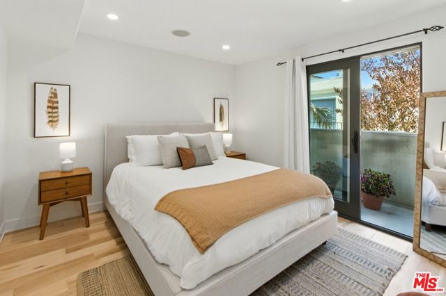 838 16th Street, Santa Monica CA: https://media.crmls.org/mediaz/d54e874b-0b7c-4bbf-9ba4-c217772cd6e8.jpg