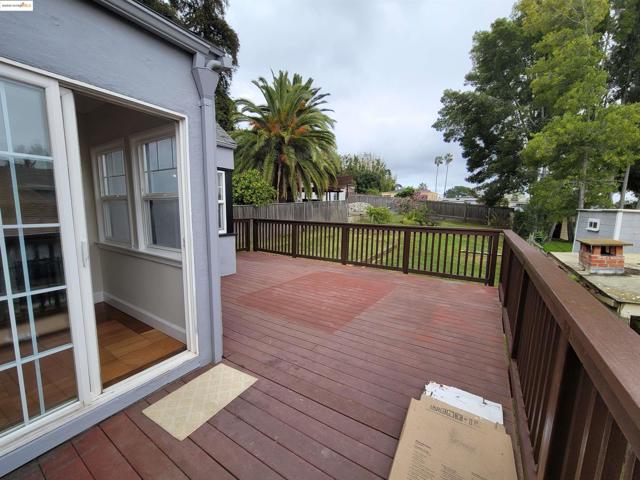 3504 68Th Ave, Oakland CA: https://media.crmls.org/mediaz/d54f07f8-6fb0-4c0e-9539-a81d99fcf76c.jpg