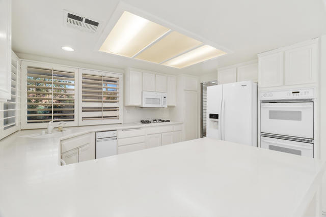 2 Vistara Drive, Rancho Mirage CA: https://media.crmls.org/mediaz/d54f395c-a414-404f-8f36-5fa6c6962f43.jpg