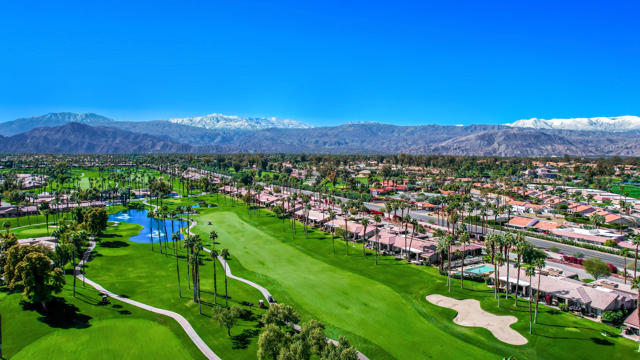 76745 Chrysanthemum Way, Palm Desert CA: https://media.crmls.org/mediaz/d54f8d0b-297c-434a-8b0a-16060940a078.jpg