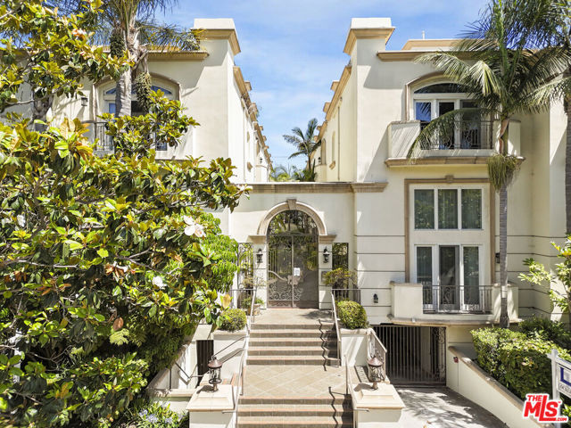 11974 Mayfield Avenue, Los Angeles CA: https://media.crmls.org/mediaz/d54fe56c-d2e7-4621-aaee-2cbb21731906.jpg