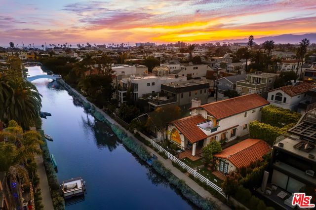 431 Howland Canal, Venice, California 90291, 3 Bedrooms Bedrooms, ,2 BathroomsBathrooms,Single Family Residence,For Sale,Howland Canal,24374167