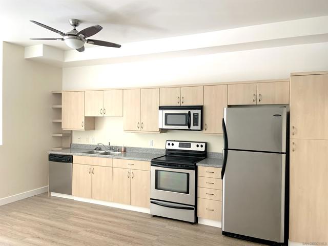 889 Date St, San Diego CA: https://media.crmls.org/mediaz/d550ac1d-289e-4c49-aa8b-8a82a4bedf21.jpg