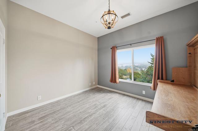 Detail Gallery Image 26 of 65 For 1925 Robinhood Rd, Vista,  CA 92084 - 5 Beds | 4/1 Baths