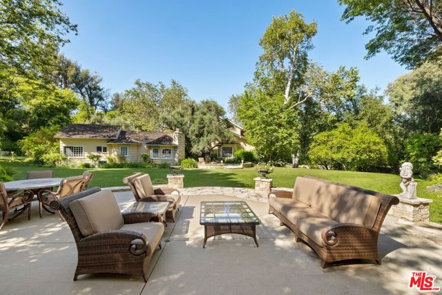 4535 Vanalden Avenue, Tarzana CA: https://media.crmls.org/mediaz/d5525b87-e956-4b2a-ab8b-83fa475db072.jpg