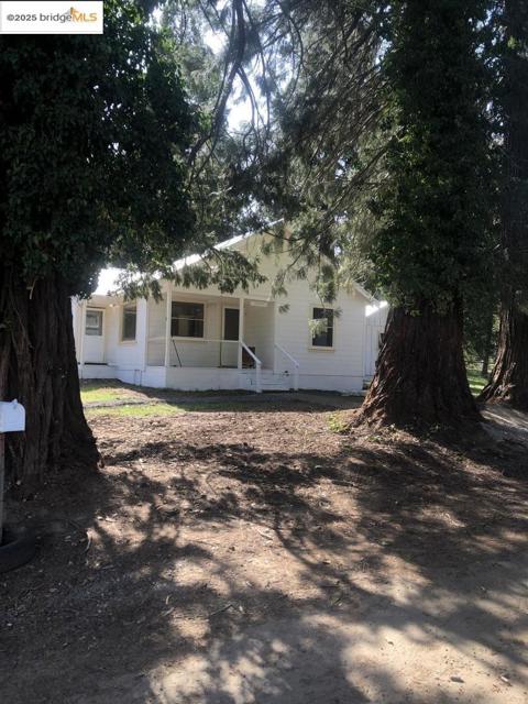 10488 Converse RD, Coulterville CA: https://media.crmls.org/mediaz/d5527e37-806b-4e7f-9193-e9a9616d1efc.jpg