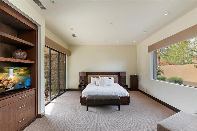 72 Royal Saint Georges Way, Rancho Mirage CA: https://media.crmls.org/mediaz/d5527e99-3ef7-4cae-add7-9f45b1c47fdf.jpg