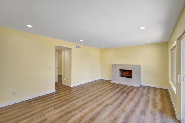 1103 Countrywood Ln, Vista CA: https://media.crmls.org/mediaz/d5528815-6400-4248-94eb-d4ddae42ede1.jpg
