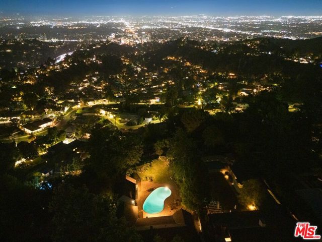15401 Mulholland Drive, Los Angeles CA: https://media.crmls.org/mediaz/d552d81f-b7a1-4130-b870-e105735ccccb.jpg