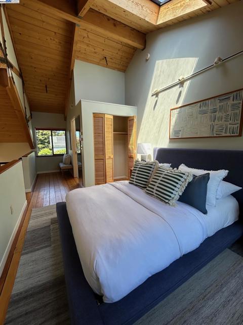 2120 6th St, Berkeley CA: https://media.crmls.org/mediaz/d553b30a-6b83-4da6-9df5-6098d11c05dd.jpg