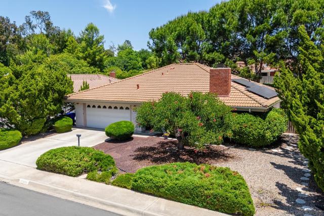 17893 Corte Emparrado, San Diego CA: https://media.crmls.org/mediaz/d553bfa6-6022-4467-9a86-e2b69c75a0d6.jpg