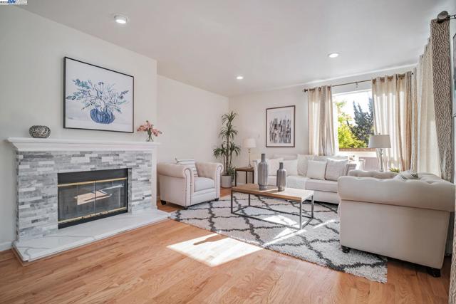 744 Bodega Ct, Fremont CA: https://media.crmls.org/mediaz/d55492f3-40b6-46f1-b89c-a85b96f81781.jpg