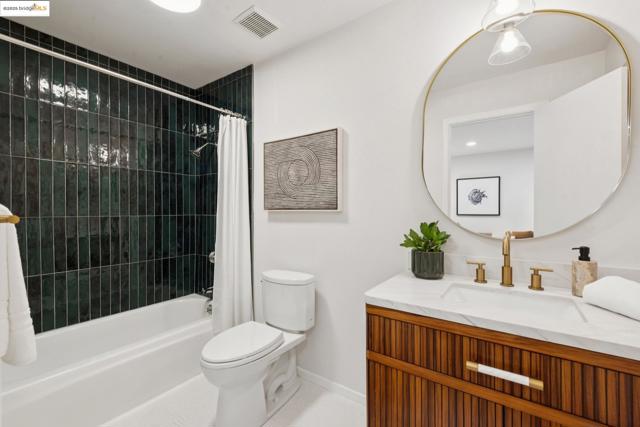 2861 Chelsea Drive, Oakland CA: https://media.crmls.org/mediaz/d5550866-0fb2-469e-8f15-336f24868d4a.jpg