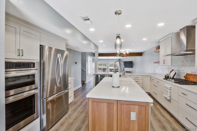 6974 Camino Pacheco, San Diego CA: https://media.crmls.org/mediaz/d5551397-59a3-4bbc-91bb-9326eb16ca3e.jpg