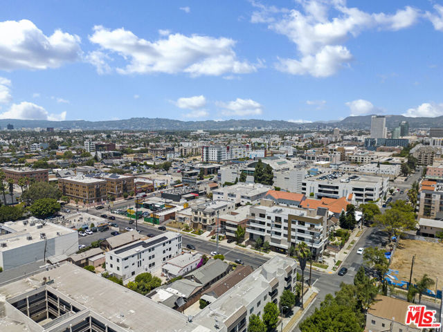 3148 W 11th Street, Los Angeles CA: https://media.crmls.org/mediaz/d5553913-b72e-4b5b-9b3e-c092cfc4e406.jpg