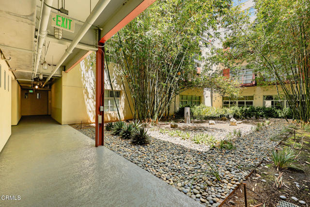 1010 Sycamore Avenue, South Pasadena CA: https://media.crmls.org/mediaz/d555e9e9-7a15-4f5e-9a46-d144def35b46.jpg