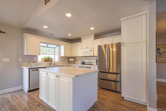 Detail Gallery Image 4 of 38 For 823 Viking Ln, San Marcos,  CA 92069 - 3 Beds | 2 Baths