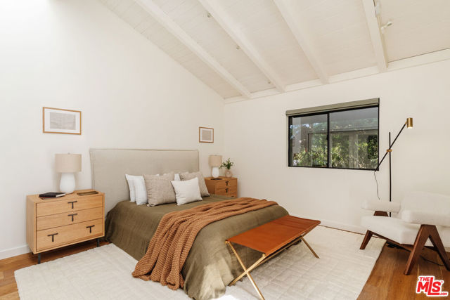 4 Buckboard Lane, Rolling Hills CA: https://media.crmls.org/mediaz/d556c041-8734-4051-9464-b3ed818a1ef7.jpg