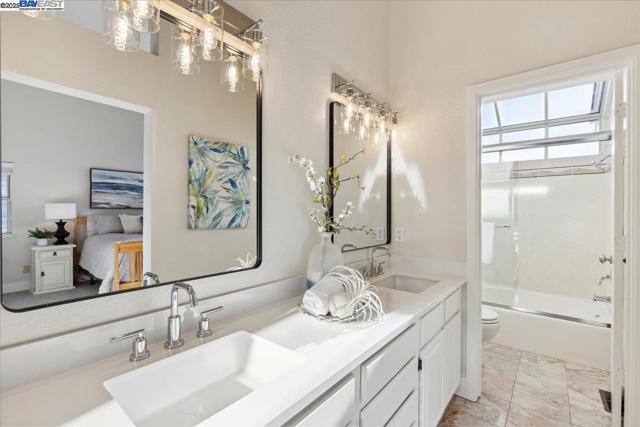 2211 Oakland Ave, Pleasanton CA: https://media.crmls.org/mediaz/d5575b93-6183-4578-bd95-2f8bfb43a962.jpg