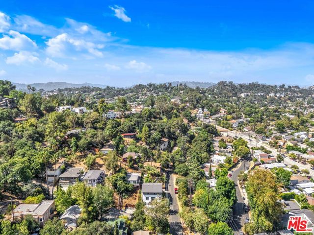 4841 Minden Place, Los Angeles CA: https://media.crmls.org/mediaz/d5582200-b966-430c-aa82-ac65a2083dcb.jpg