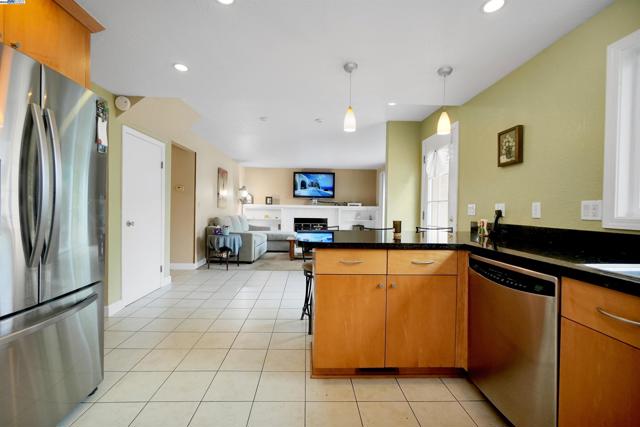 11868 Bloomington Way, Dublin CA: https://media.crmls.org/mediaz/d5582d9e-d2e3-42a6-8f67-b55aa14d5d51.jpg