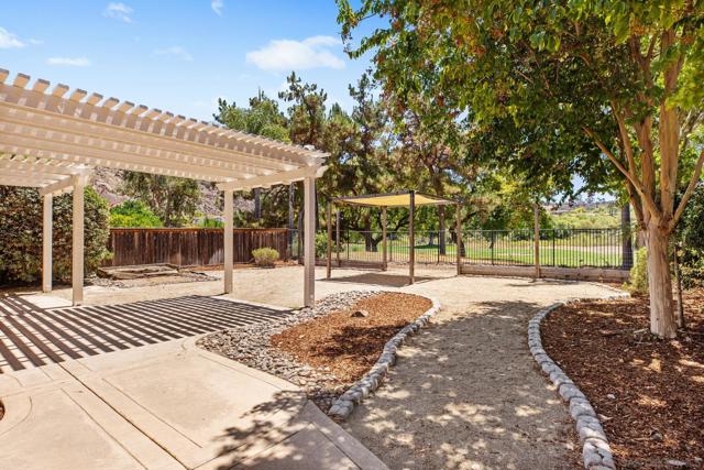 3083 Sprucewood Ln, Escondido CA: https://media.crmls.org/mediaz/d558373b-4c5d-4c30-bb7f-cb3fc86c3219.jpg