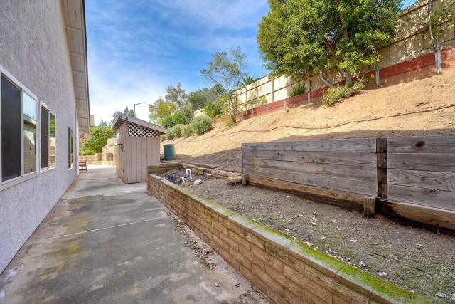 17240 Cuvee Ct, Poway CA: https://media.crmls.org/mediaz/d5587b4a-c7b0-4039-a1cc-d52fed7082cd.jpg