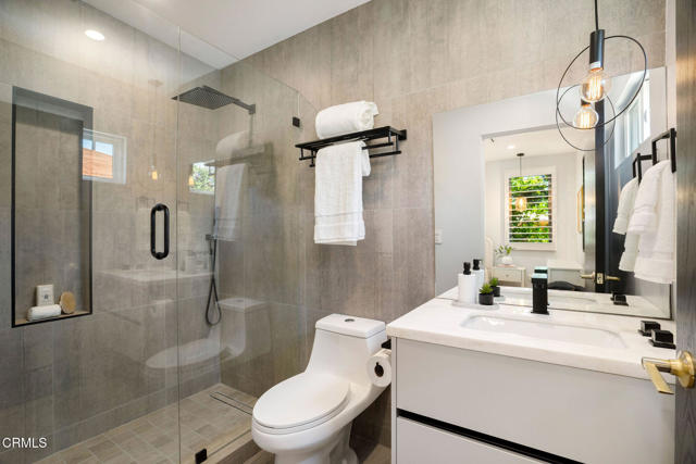 5622 Natick Avenue, Sherman Oaks CA: https://media.crmls.org/mediaz/d5587d3b-84f5-4e13-bcd1-1da5fc8929de.jpg