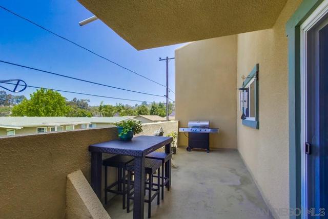 2609 Pico Pl, San Diego CA: https://media.crmls.org/mediaz/d5587d4c-908c-408e-be87-3c26096c3506.jpg