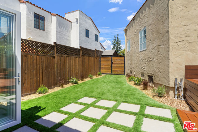 2347 Parnell Avenue, Los Angeles CA: https://media.crmls.org/mediaz/d558ef42-b144-4f7b-8bee-e6a53bc9390b.jpg