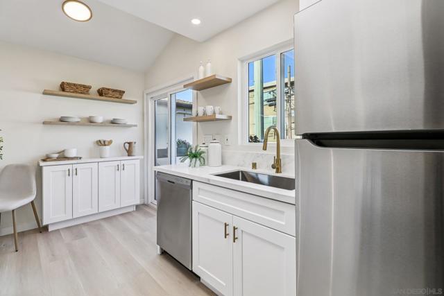 4043 Utah St, San Diego CA: https://media.crmls.org/mediaz/d558fcea-593f-478e-a70f-000e72785838.jpg