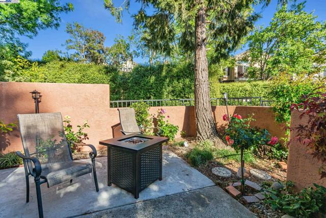 4001 W Lakeshore Drive, San Ramon CA: https://media.crmls.org/mediaz/d5598c4e-f72c-4ff6-a176-0ab4da4db7a6.jpg