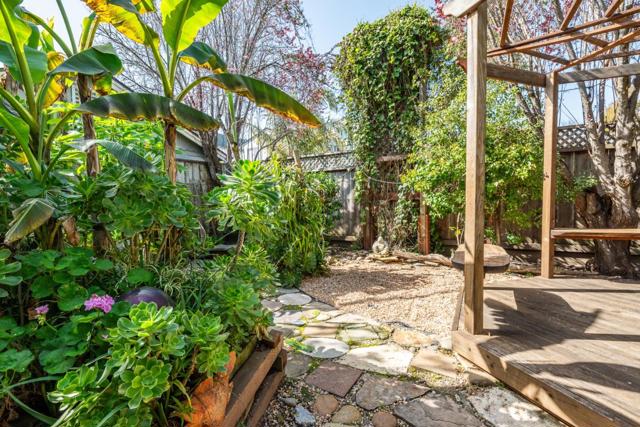 4355 Opal Cliff Drive, Santa Cruz CA: https://media.crmls.org/mediaz/d55a138f-5db5-4979-9ce3-cde5dd87a665.jpg