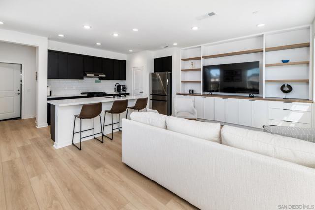 32395 Tannat Dr, Temecula CA: https://media.crmls.org/mediaz/d55a211b-7d99-4122-896b-d7c41a98635a.jpg